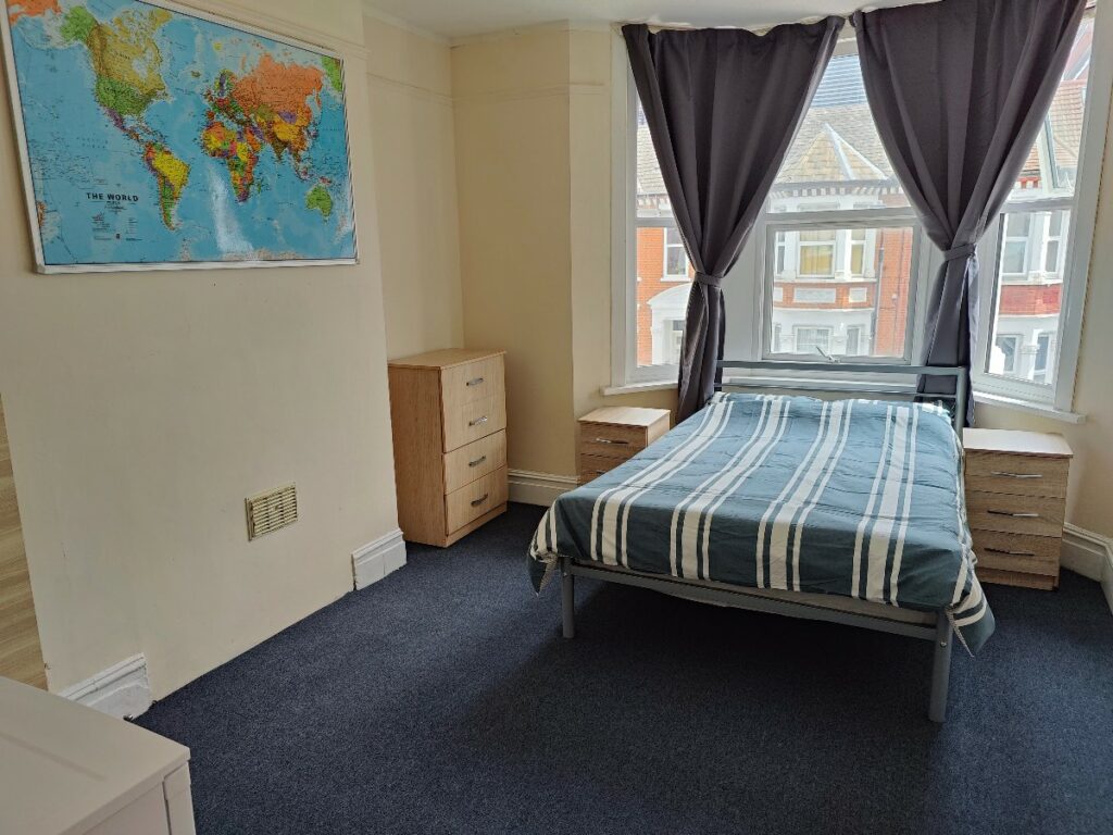 Crenns Properties room in London