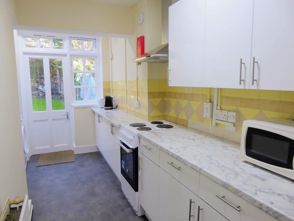 Shared kitchen in a Crenns rental in London