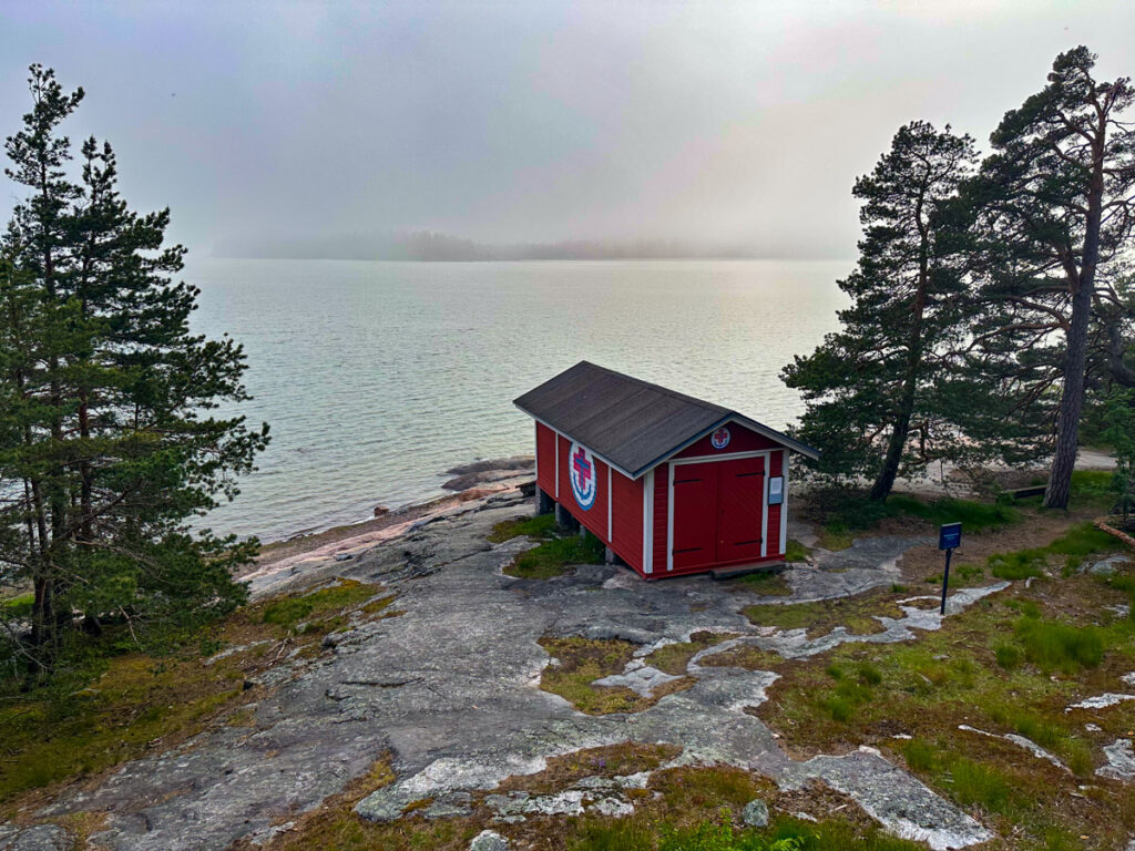 Cabin by the lake in Finland